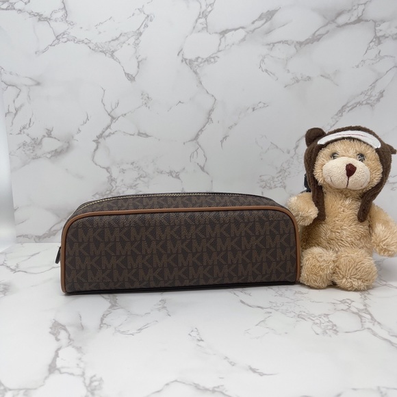 Michael Kors Giftables Medium Pencil Case - Picture 6 of 10